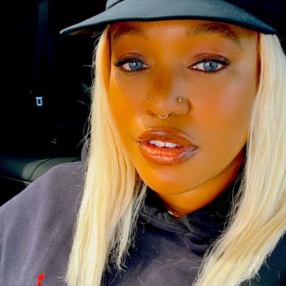 Meet your Posher, Kimerie - Picture 1 of 1